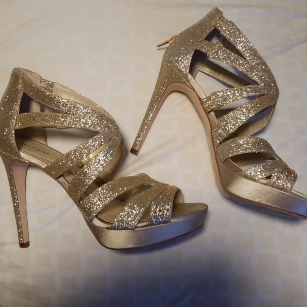 Heels - Picture 2 of 3